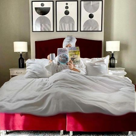 Hotel Fantazia Oradea - Self Check In & Out Buitenkant foto