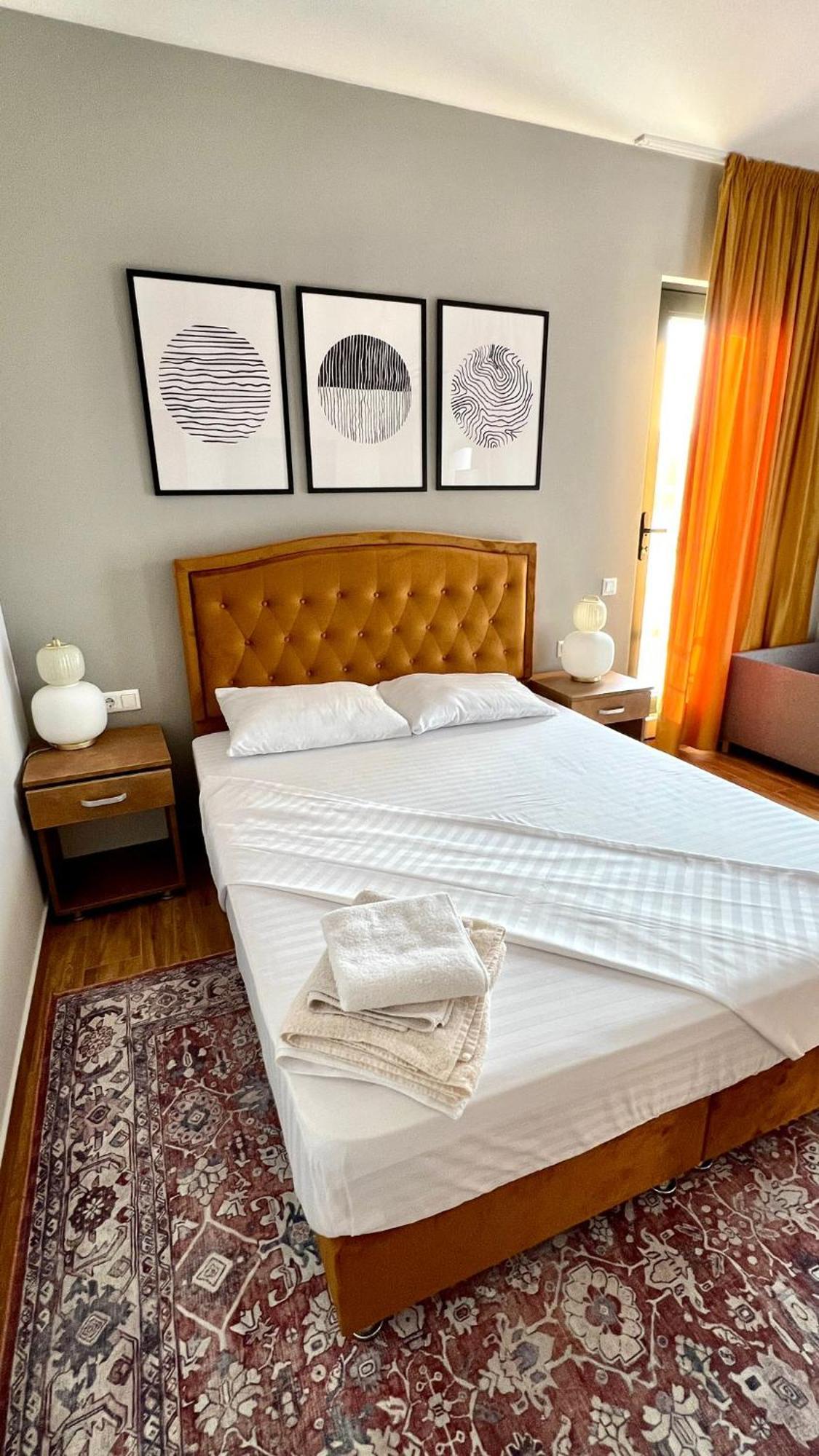 Hotel Fantazia Oradea - Self Check In & Out Buitenkant foto